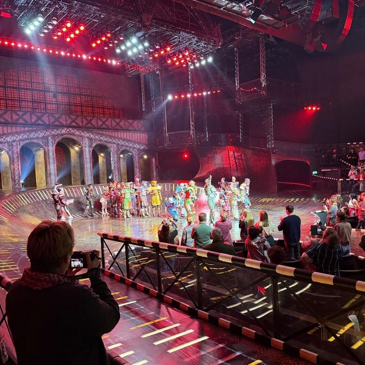 Klientinnen aus dem Suchthilfezentrum besuchen Starlight Express